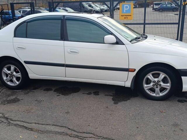 Белый Тойота Авенсис, объемом двигателя 2 л и пробегом 399 тыс. км за 3800 $, фото 4 на Automoto.ua