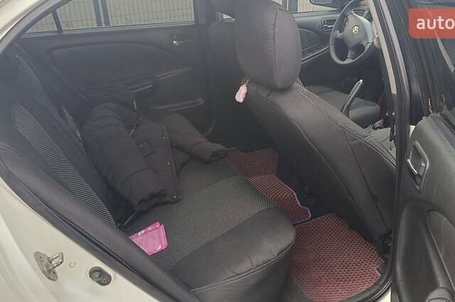 Белый Тойота Авенсис, объемом двигателя 2 л и пробегом 550 тыс. км за 3800 $, фото 16 на Automoto.ua