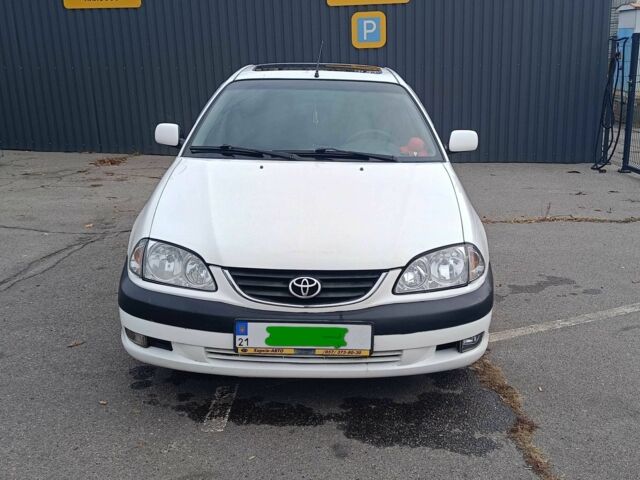 Белый Тойота Авенсис, объемом двигателя 2 л и пробегом 399 тыс. км за 3800 $, фото 1 на Automoto.ua