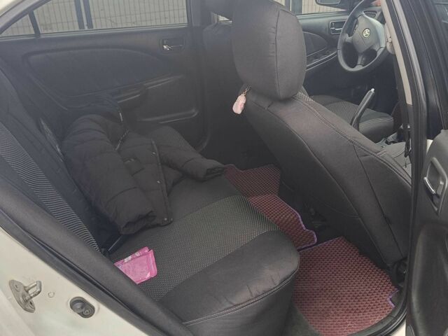 Белый Тойота Авенсис, объемом двигателя 2 л и пробегом 399 тыс. км за 3800 $, фото 21 на Automoto.ua