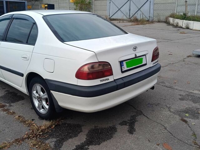 Белый Тойота Авенсис, объемом двигателя 2 л и пробегом 399 тыс. км за 3800 $, фото 11 на Automoto.ua