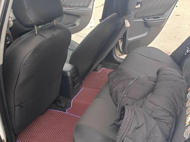 Белый Тойота Авенсис, объемом двигателя 2 л и пробегом 399 тыс. км за 3800 $, фото 19 на Automoto.ua