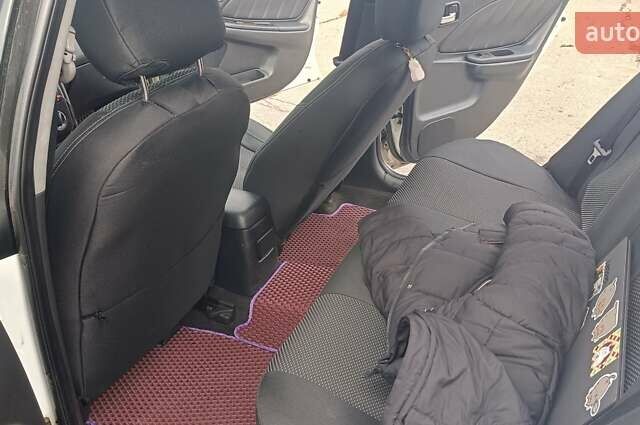 Белый Тойота Авенсис, объемом двигателя 2 л и пробегом 550 тыс. км за 3800 $, фото 12 на Automoto.ua