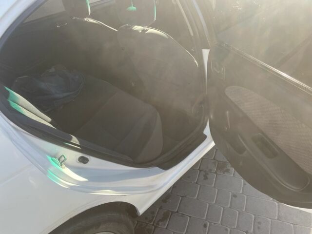 Белый Тойота Авенсис, объемом двигателя 1.8 л и пробегом 228 тыс. км за 4200 $, фото 3 на Automoto.ua