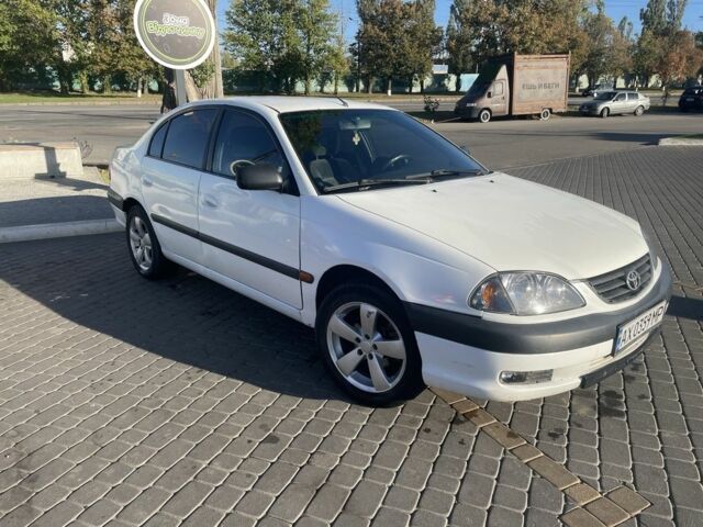 Белый Тойота Авенсис, объемом двигателя 1.8 л и пробегом 228 тыс. км за 4200 $, фото 1 на Automoto.ua