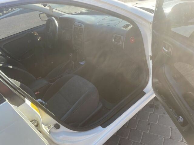 Белый Тойота Авенсис, объемом двигателя 1.8 л и пробегом 228 тыс. км за 4200 $, фото 2 на Automoto.ua