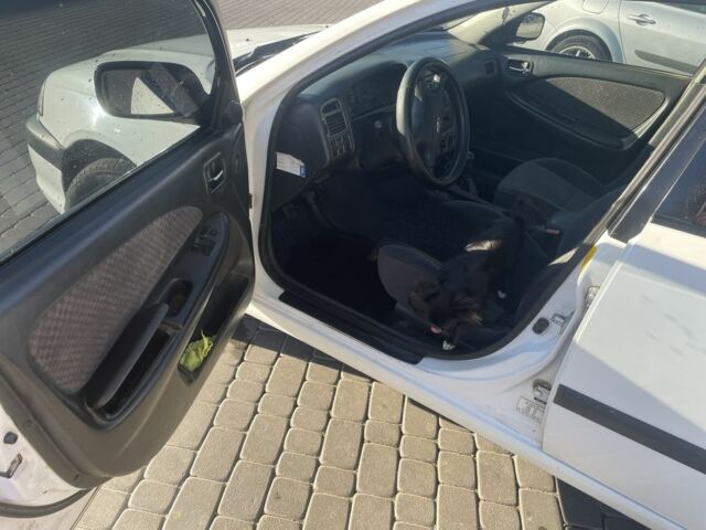 Белый Тойота Авенсис, объемом двигателя 1.8 л и пробегом 228 тыс. км за 4200 $, фото 5 на Automoto.ua