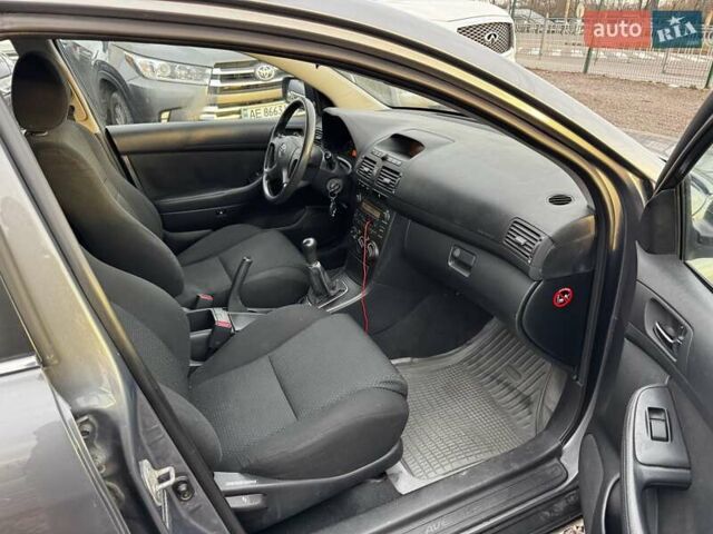 Білий Тойота Авенсіс, об'ємом двигуна 1.8 л та пробігом 178 тис. км за 3800 $, фото 11 на Automoto.ua