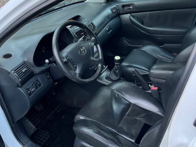 Белый Тойота Авенсис, объемом двигателя 2 л и пробегом 3 тыс. км за 2700 $, фото 1 на Automoto.ua