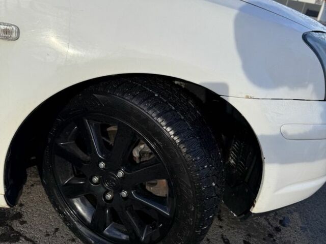 Белый Тойота Авенсис, объемом двигателя 2 л и пробегом 222 тыс. км за 2450 $, фото 2 на Automoto.ua