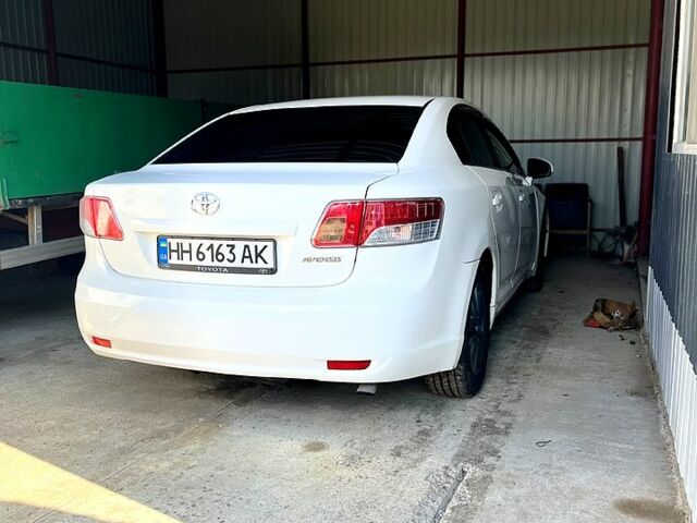Білий Тойота Авенсіс, об'ємом двигуна 2 л та пробігом 220 тис. км за 7600 $, фото 2 на Automoto.ua