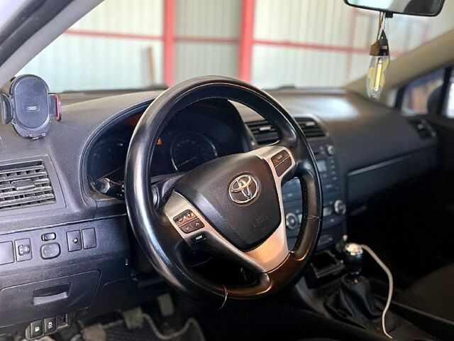 Білий Тойота Авенсіс, об'ємом двигуна 2 л та пробігом 220 тис. км за 7600 $, фото 5 на Automoto.ua