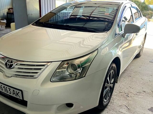 Білий Тойота Авенсіс, об'ємом двигуна 2 л та пробігом 220 тис. км за 7600 $, фото 1 на Automoto.ua