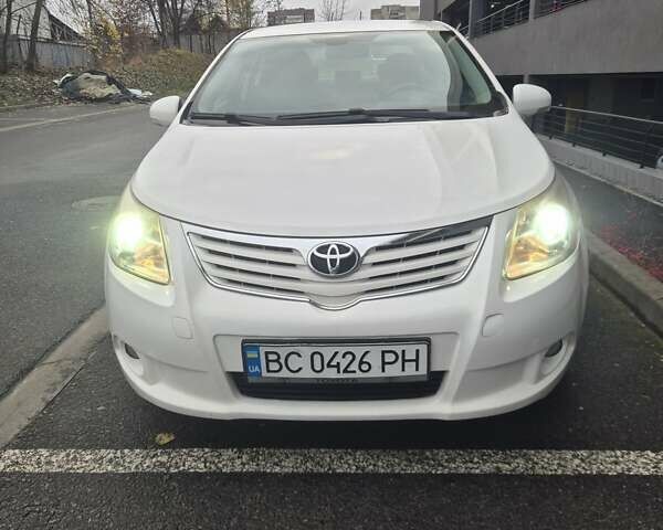 Білий Тойота Авенсіс, об'ємом двигуна 2 л та пробігом 219 тис. км за 7900 $, фото 2 на Automoto.ua
