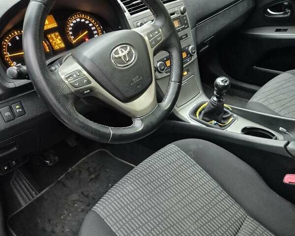 Білий Тойота Авенсіс, об'ємом двигуна 2 л та пробігом 219 тис. км за 7900 $, фото 12 на Automoto.ua