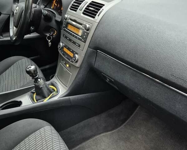 Білий Тойота Авенсіс, об'ємом двигуна 2 л та пробігом 219 тис. км за 7900 $, фото 18 на Automoto.ua