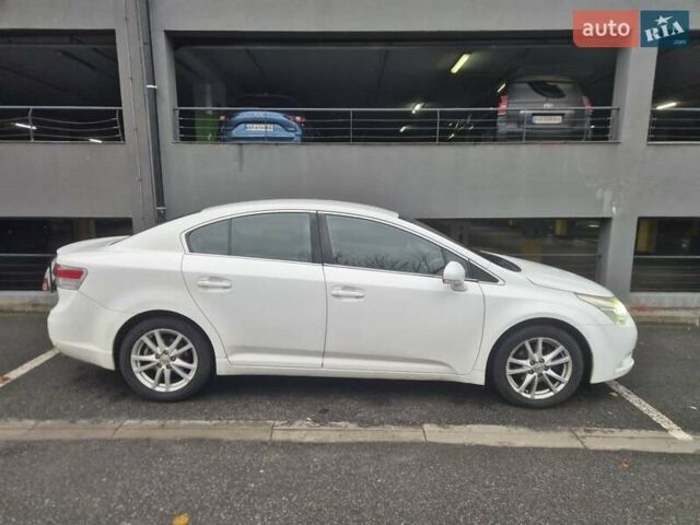 Білий Тойота Авенсіс, об'ємом двигуна 2 л та пробігом 219 тис. км за 7900 $, фото 3 на Automoto.ua
