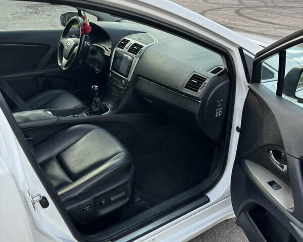 Белый Тойота Авенсис, объемом двигателя 2 л и пробегом 372 тыс. км за 7700 $, фото 14 на Automoto.ua