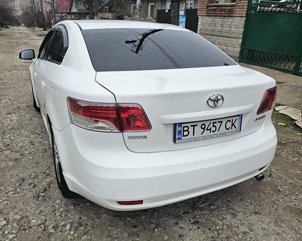 Белый Тойота Авенсис, объемом двигателя 1.8 л и пробегом 205 тыс. км за 9999 $, фото 4 на Automoto.ua
