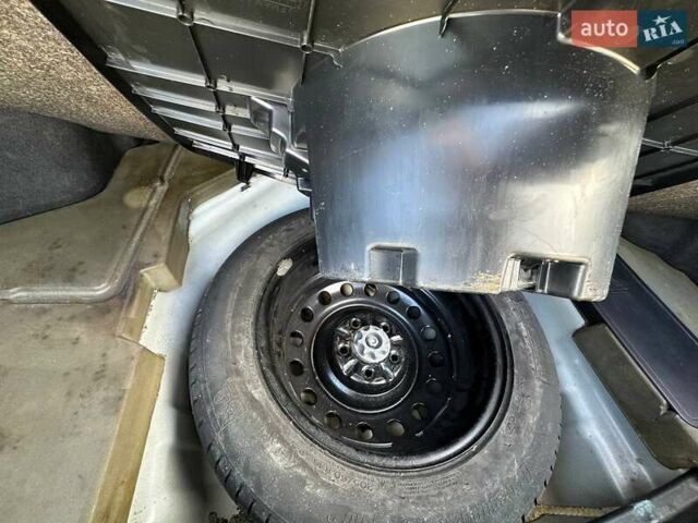 Білий Тойота Авенсіс, об'ємом двигуна 1.8 л та пробігом 235 тис. км за 8800 $, фото 10 на Automoto.ua