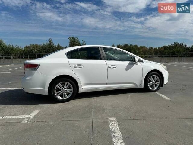 Білий Тойота Авенсіс, об'ємом двигуна 1.8 л та пробігом 235 тис. км за 8800 $, фото 17 на Automoto.ua