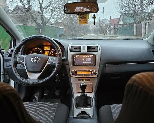 Белый Тойота Авенсис, объемом двигателя 1.8 л и пробегом 205 тыс. км за 9999 $, фото 19 на Automoto.ua