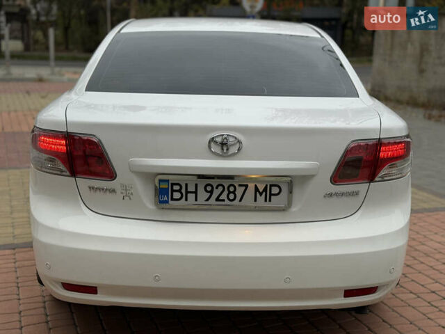 Белый Тойота Авенсис, объемом двигателя 1.8 л и пробегом 164 тыс. км за 8800 $, фото 5 на Automoto.ua