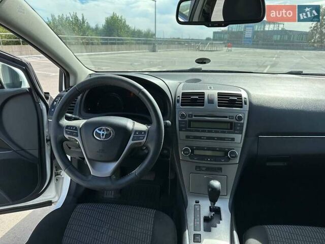 Білий Тойота Авенсіс, об'ємом двигуна 1.8 л та пробігом 235 тис. км за 8800 $, фото 8 на Automoto.ua