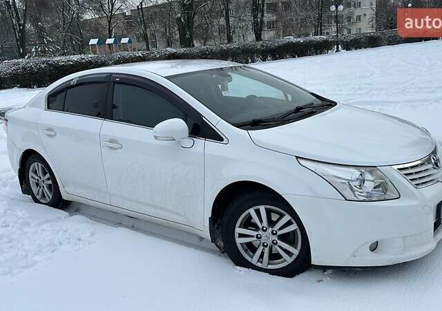 Белый Тойота Авенсис, объемом двигателя 1.8 л и пробегом 250 тыс. км за 9700 $, фото 3 на Automoto.ua