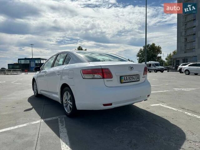 Білий Тойота Авенсіс, об'ємом двигуна 1.8 л та пробігом 235 тис. км за 8800 $, фото 3 на Automoto.ua