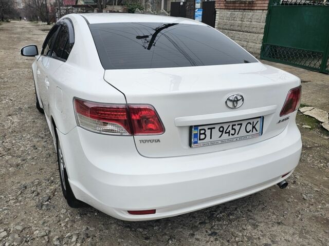Белый Тойота Авенсис, объемом двигателя 0 л и пробегом 205 тыс. км за 9999 $, фото 4 на Automoto.ua