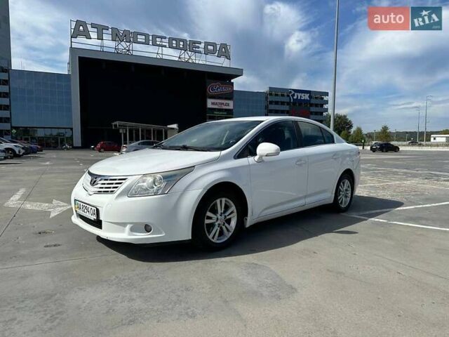 Білий Тойота Авенсіс, об'ємом двигуна 1.8 л та пробігом 235 тис. км за 8800 $, фото 1 на Automoto.ua