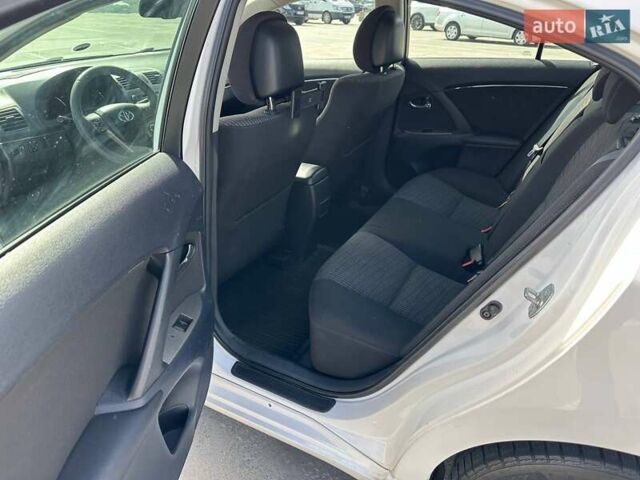 Білий Тойота Авенсіс, об'ємом двигуна 1.8 л та пробігом 235 тис. км за 8800 $, фото 16 на Automoto.ua