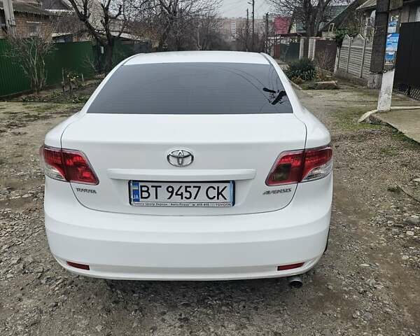 Белый Тойота Авенсис, объемом двигателя 1.8 л и пробегом 205 тыс. км за 9999 $, фото 5 на Automoto.ua