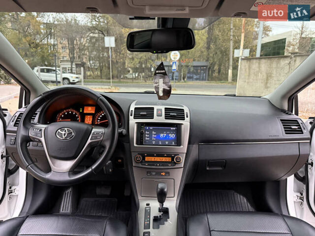 Белый Тойота Авенсис, объемом двигателя 1.8 л и пробегом 164 тыс. км за 8800 $, фото 11 на Automoto.ua