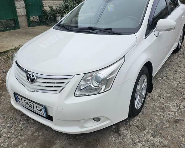 Белый Тойота Авенсис, объемом двигателя 1.8 л и пробегом 205 тыс. км за 9999 $, фото 3 на Automoto.ua