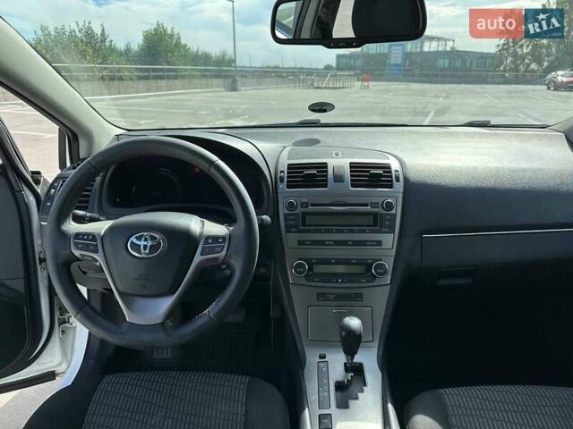 Білий Тойота Авенсіс, об'ємом двигуна 1.8 л та пробігом 235 тис. км за 8800 $, фото 5 на Automoto.ua