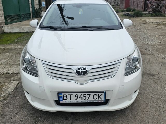 Белый Тойота Авенсис, объемом двигателя 0 л и пробегом 205 тыс. км за 9999 $, фото 1 на Automoto.ua