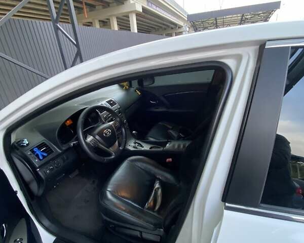 Белый Тойота Авенсис, объемом двигателя 2 л и пробегом 236 тыс. км за 10599 $, фото 17 на Automoto.ua