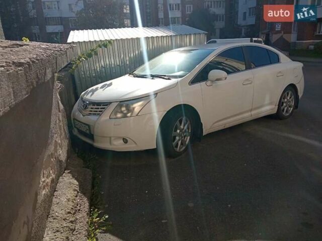 Белый Тойота Авенсис, объемом двигателя 2 л и пробегом 240 тыс. км за 9000 $, фото 2 на Automoto.ua
