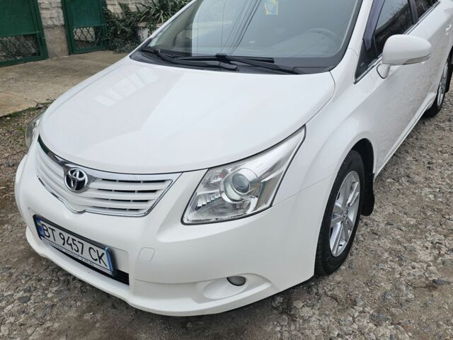 Белый Тойота Авенсис, объемом двигателя 0 л и пробегом 205 тыс. км за 9999 $, фото 3 на Automoto.ua