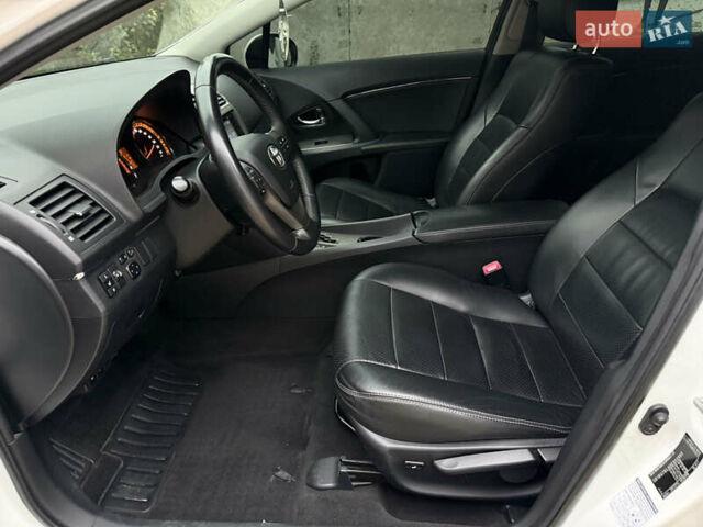Белый Тойота Авенсис, объемом двигателя 1.8 л и пробегом 164 тыс. км за 8800 $, фото 10 на Automoto.ua