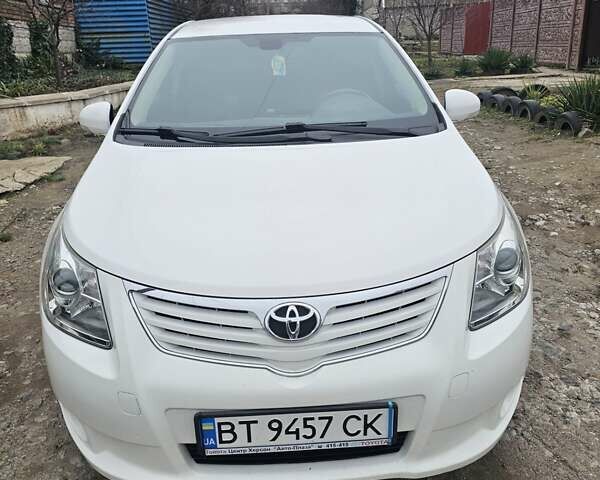 Белый Тойота Авенсис, объемом двигателя 1.8 л и пробегом 205 тыс. км за 9999 $, фото 9 на Automoto.ua