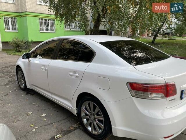 Белый Тойота Авенсис, объемом двигателя 2 л и пробегом 236 тыс. км за 10599 $, фото 3 на Automoto.ua