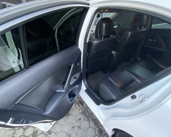 Белый Тойота Авенсис, объемом двигателя 2 л и пробегом 236 тыс. км за 10599 $, фото 20 на Automoto.ua
