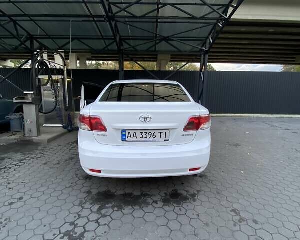 Белый Тойота Авенсис, объемом двигателя 2 л и пробегом 236 тыс. км за 10599 $, фото 11 на Automoto.ua