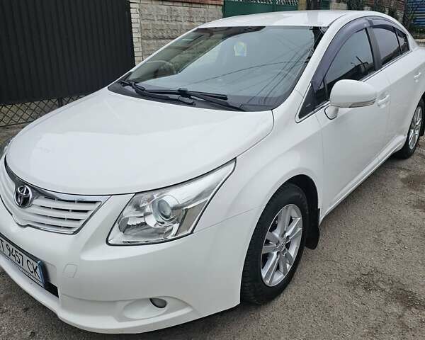 Белый Тойота Авенсис, объемом двигателя 1.8 л и пробегом 205 тыс. км за 9999 $, фото 2 на Automoto.ua