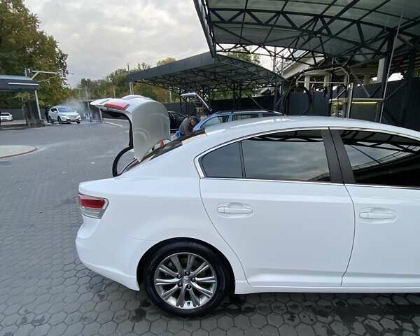 Белый Тойота Авенсис, объемом двигателя 2 л и пробегом 236 тыс. км за 10599 $, фото 12 на Automoto.ua