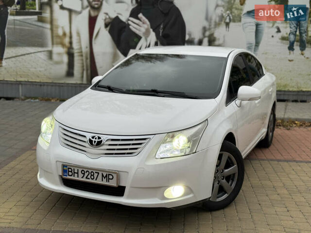 Белый Тойота Авенсис, объемом двигателя 1.8 л и пробегом 164 тыс. км за 8800 $, фото 2 на Automoto.ua