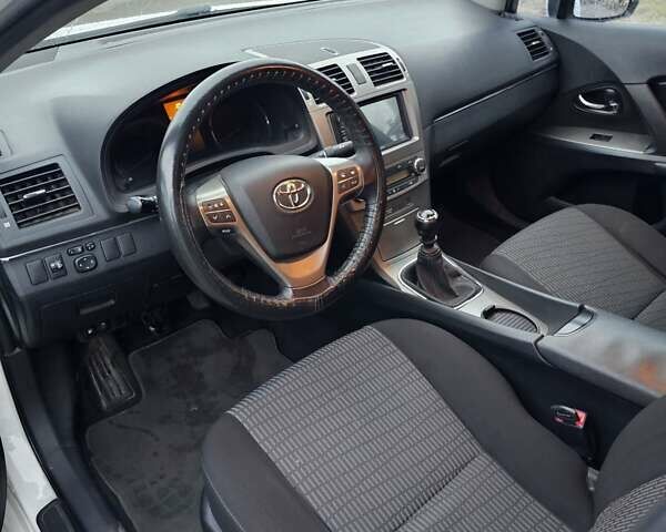 Белый Тойота Авенсис, объемом двигателя 1.8 л и пробегом 205 тыс. км за 9999 $, фото 14 на Automoto.ua